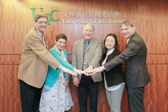 香港大學核心課程團隊。（左起）Mathew Pryor, Professor Gina Marchetti, Professor Gray Kochhar-Lindgren, 胡曉博士和Dr Julian Tanner 